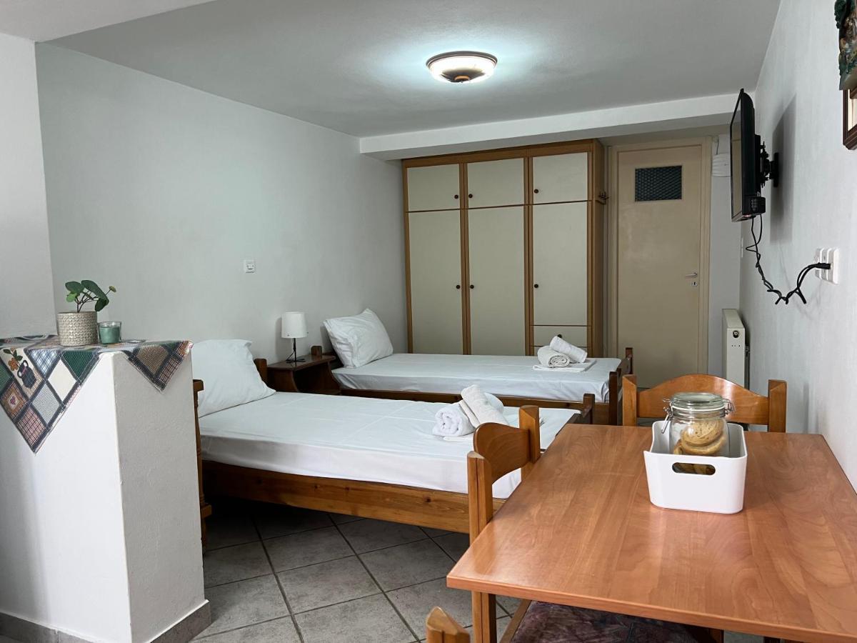 Athina Rooms Karvounades Exterior foto