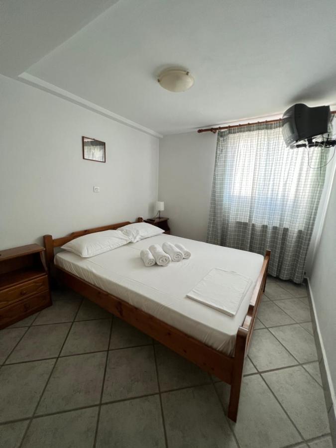 Athina Rooms Karvounades Exterior foto