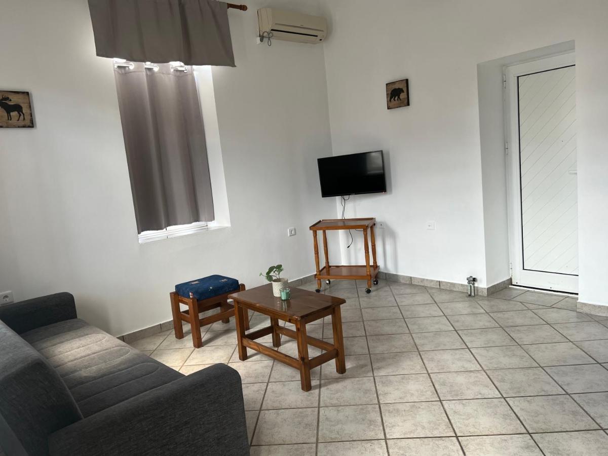 Athina Rooms Karvounades Exterior foto