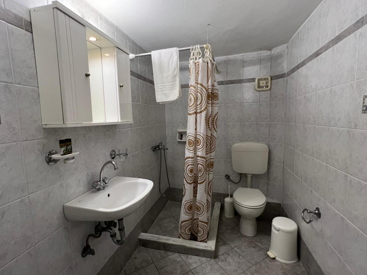 Athina Rooms Karvounades Exterior foto