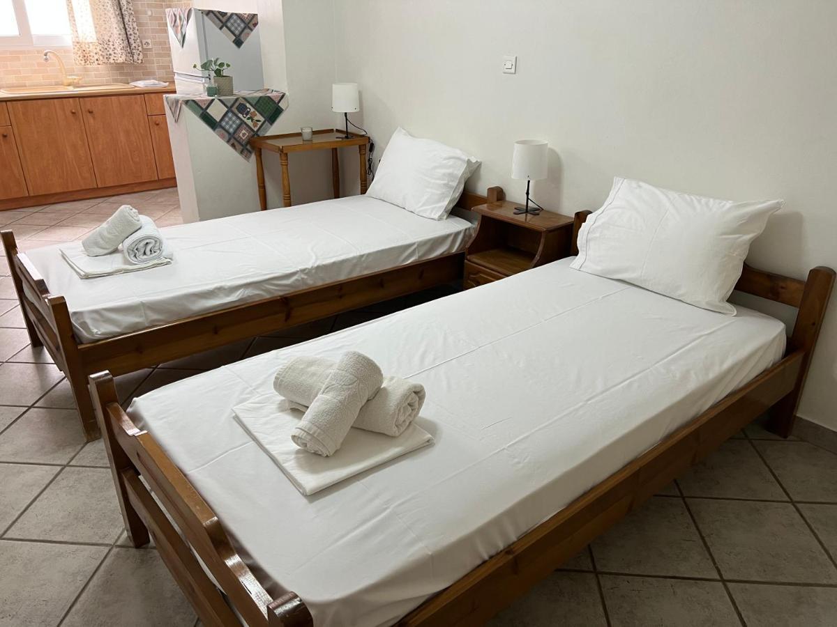Athina Rooms Karvounades Exterior foto