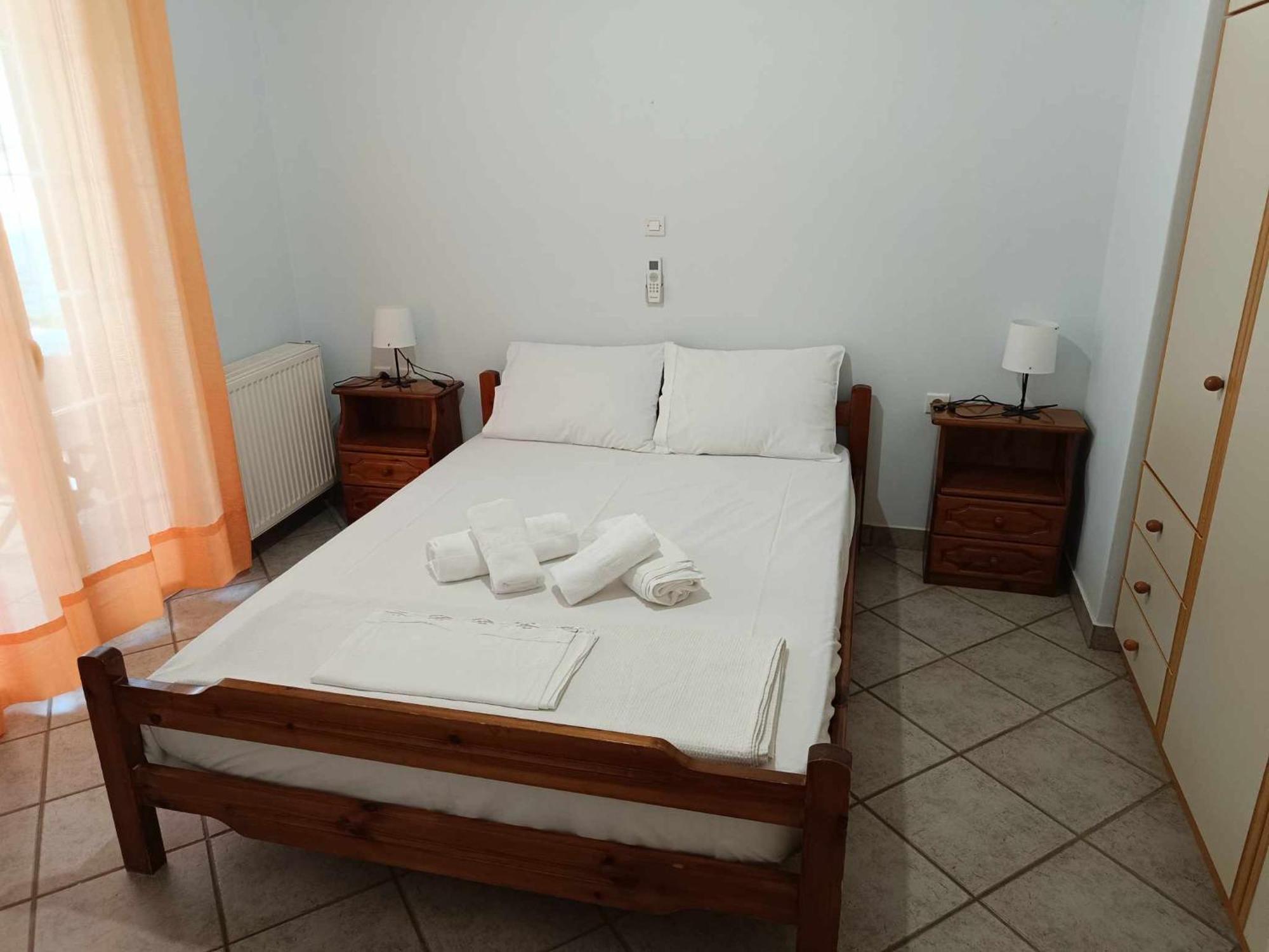 Athina Rooms Karvounades Exterior foto